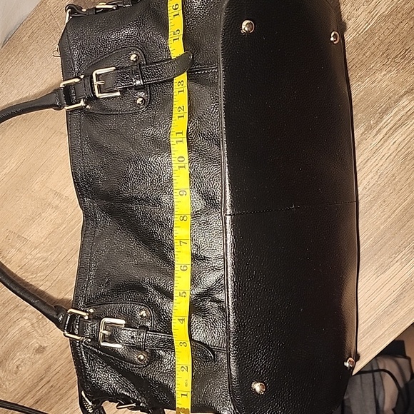 Vicenzo Chic Black Genuine Leather Hand Bag With Straps - Picture 14 of 16